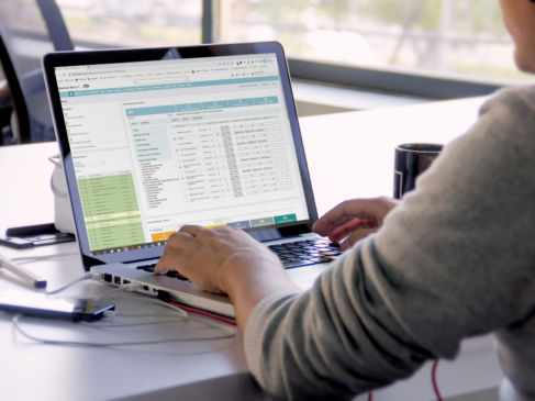 macbook-mockup-of-a-man-working-at-an-office-table (2)